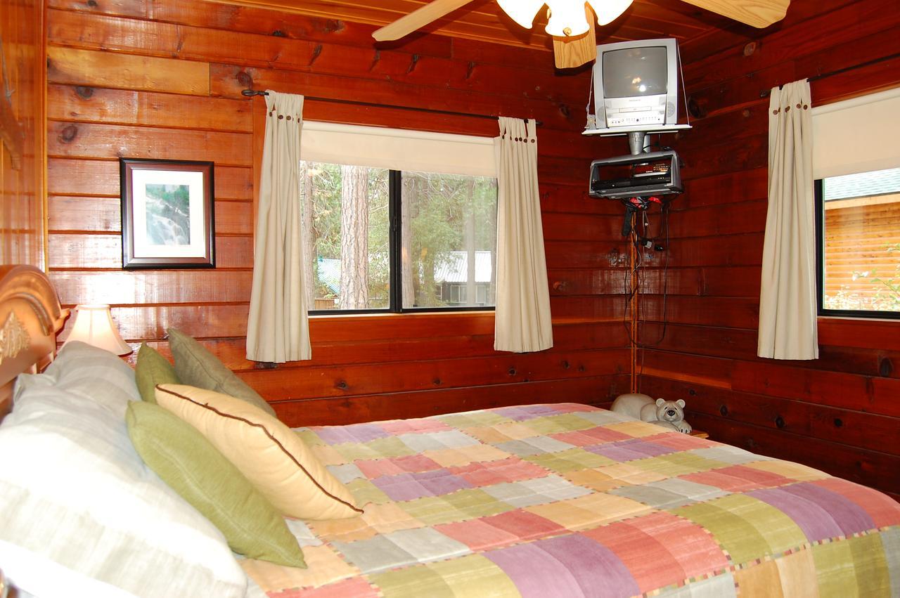 35 Cubbys Den Chalet *