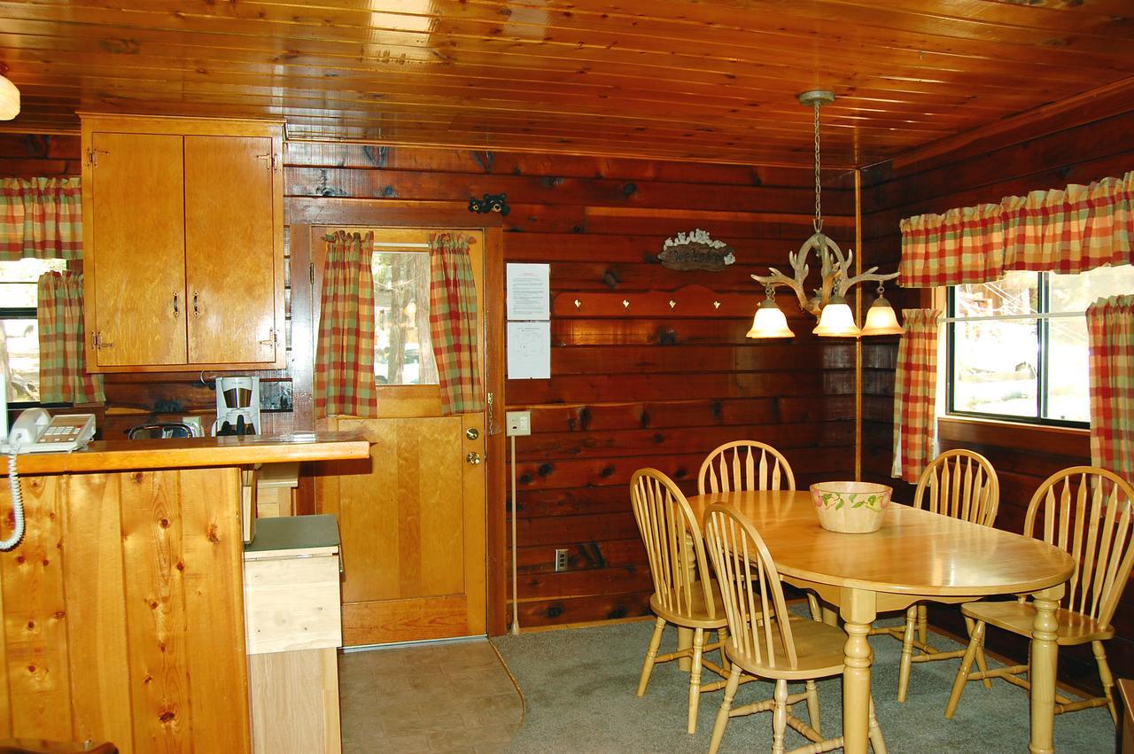 35 Cubbys Den Chalet *