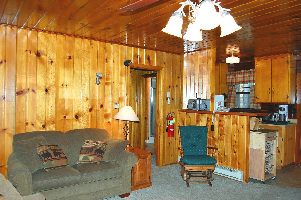 Chalet 35 Cubbys Den Wawona