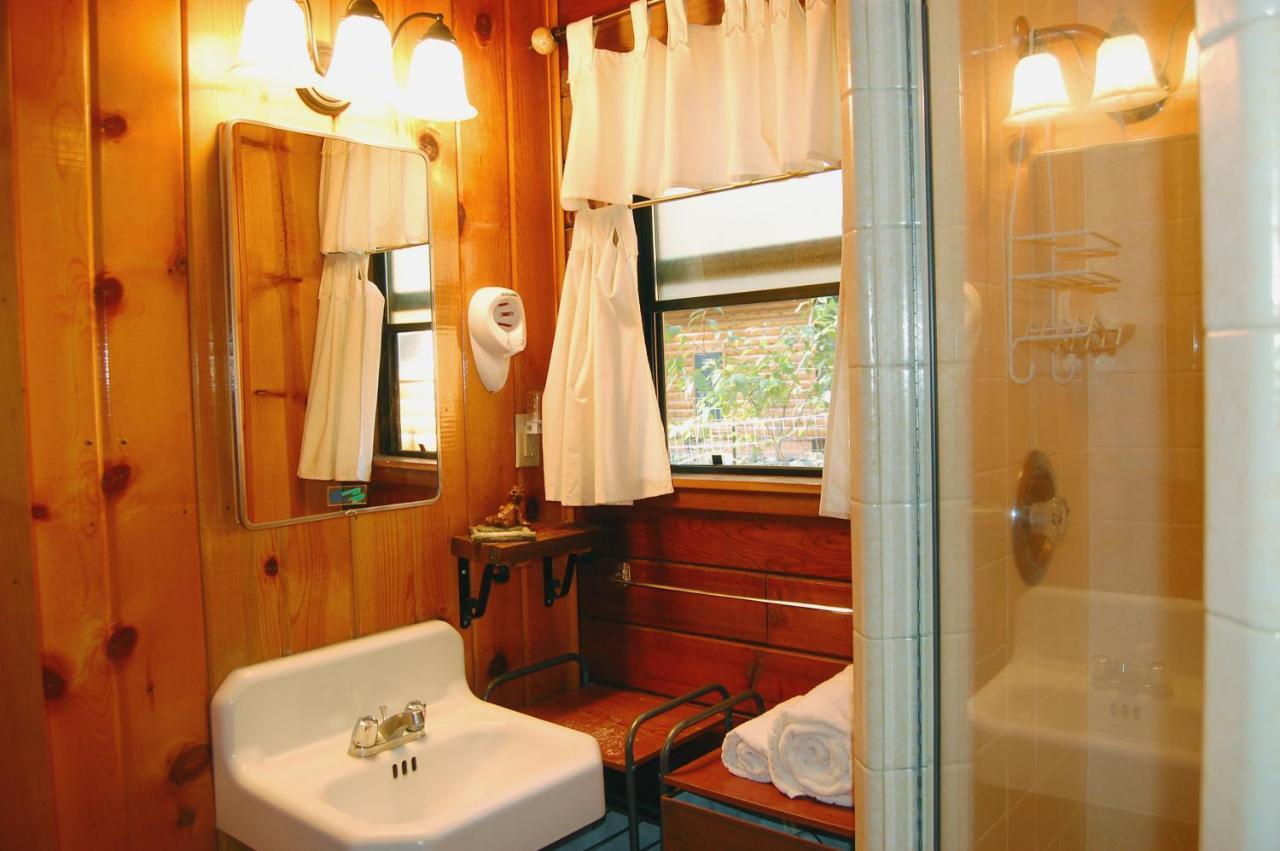 35 Cubbys Den Chalet *
